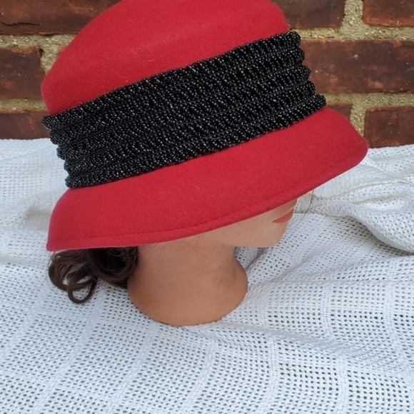 Vintage‎ OOAK beaded Red felt hat - Picture 6 of 14